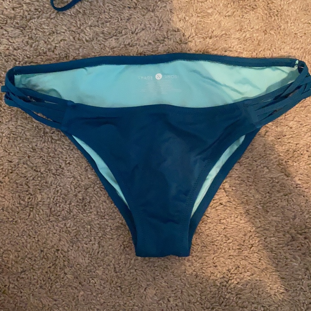 Bikini - Picture 2 of 6